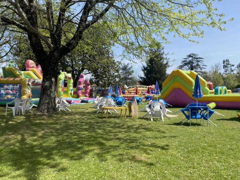 Aire de jeux gonflables aux arènes